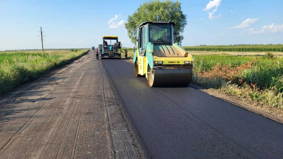 В области ремонтируют дорогу.