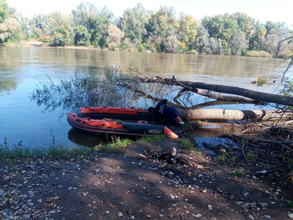 Водолазы АСС области ежедневно ищут ребенка. Фото: Департамент ПБ и ГЗ Оренбургской области