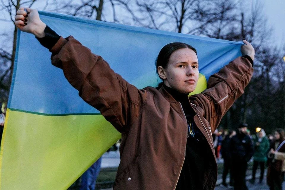 Страна: в Одессе женщины перекрыли выезд из военкомата, чтобы спасти мужчин