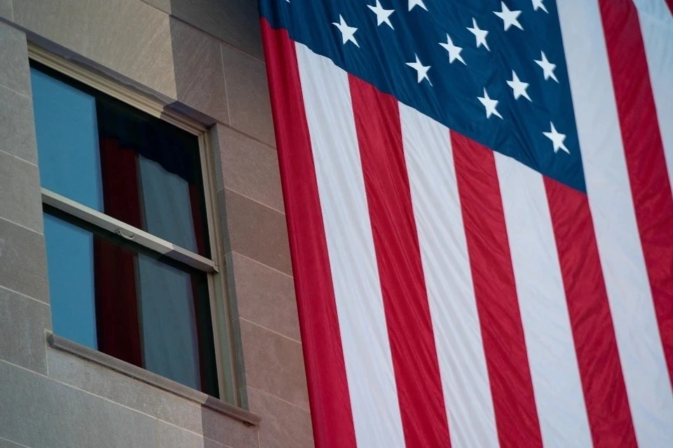 Восемь быков в США сбежали с родео и разгромили парковку возле ТЦ