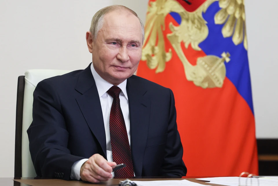 Президент РФ Владимир Путин во время открытия объектов социальной инфраструктуры в новых регионах в режиме видеоконференции в Кремле. Фото: Михаил Метцель/пресс-служба президента РФ/ТАСС