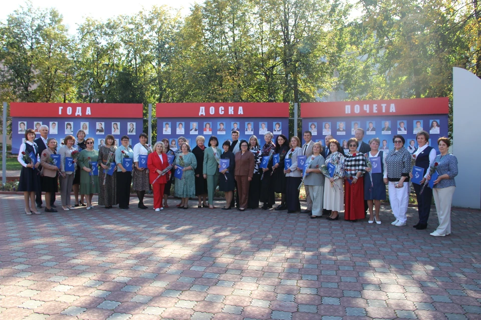 На ульяновской доске Почёта «Аллея славы» обновили имена лучших учителей | ФОТО: минпросвещения Ульяновской области