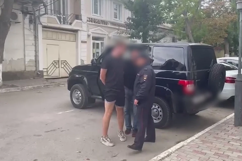 Задержанный дал признательные показания. Фото: кадр видео пресс-службы МВД по РК