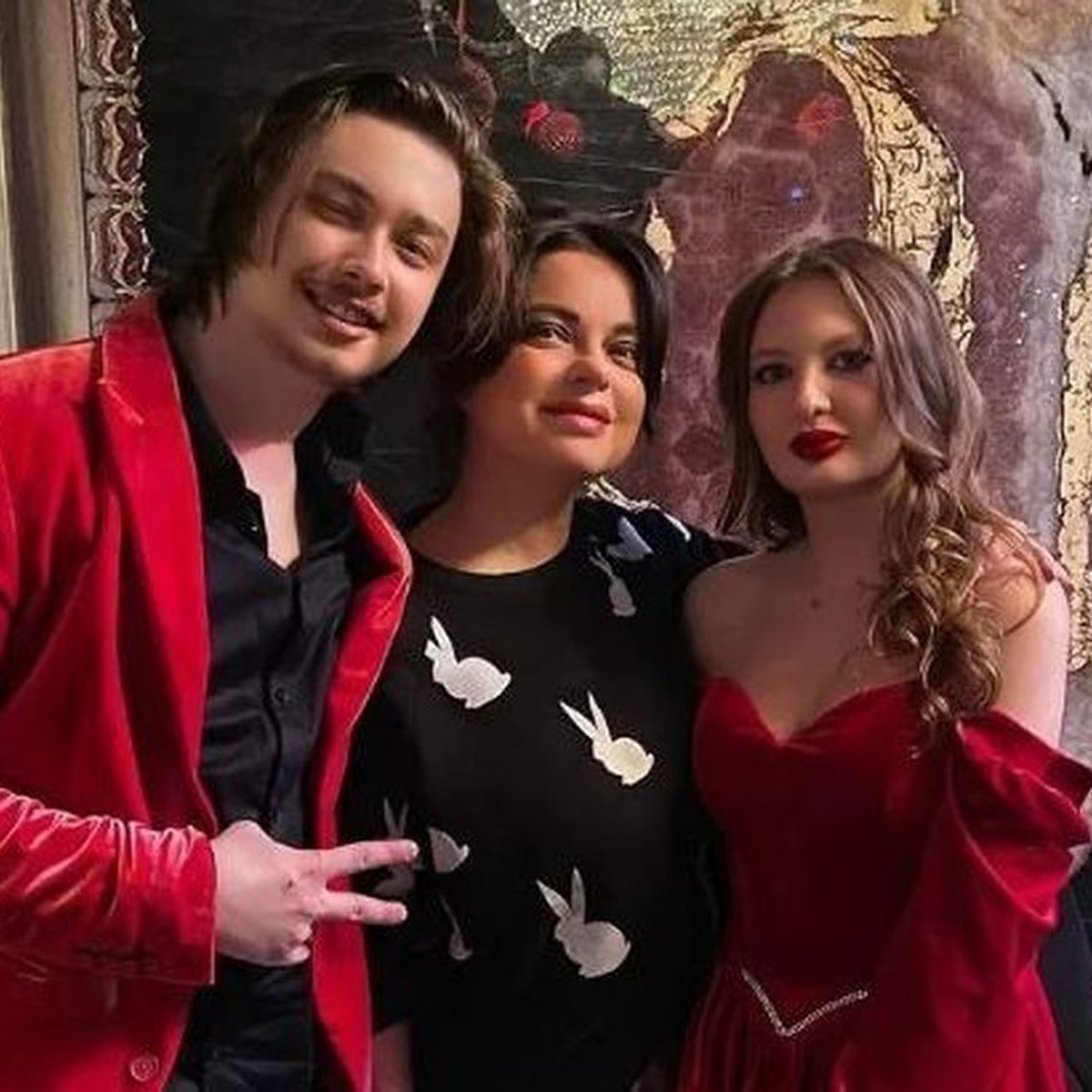 Үлкен клиторлы лесбиянкалар тамашалайды