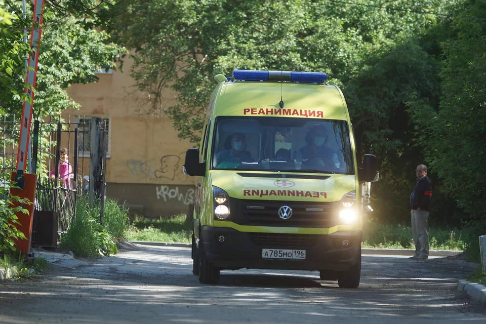 Несколько машин скорой помощи и реанимации приехали за подростками в Шарташский лесопарк 19 октября