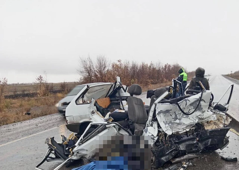 двое пассажиров ВАЗа погибли на месте от полученных травм. ФОТО: ГАИ ЛНР