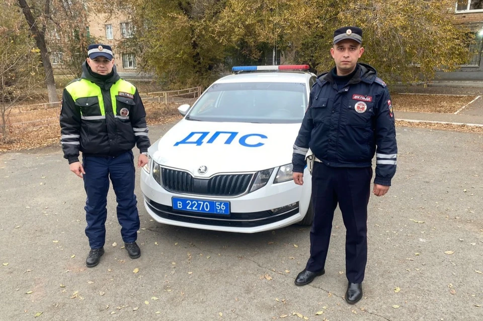 Правоохранители с включенными светозвуковыми сигналами сопроводили автомобиль, перевозивший студентку