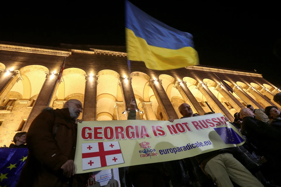 На митинге в центре Грузии протестующие помешали работе российских журналистов