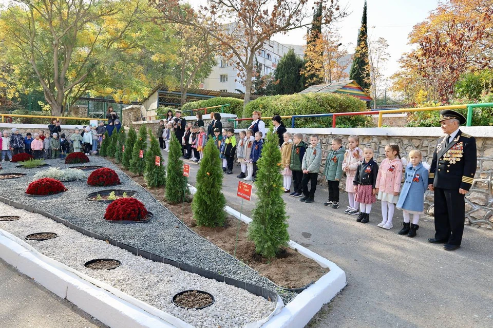 Мероприятие провели в честь 83-й годовщины с начала героической обороны Севастополя. Фото: правительство Севастополя