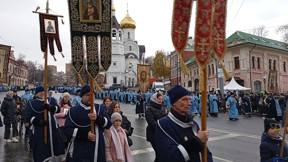 Крестный ход прошел в Нижнем Новгороде в День народного единства.