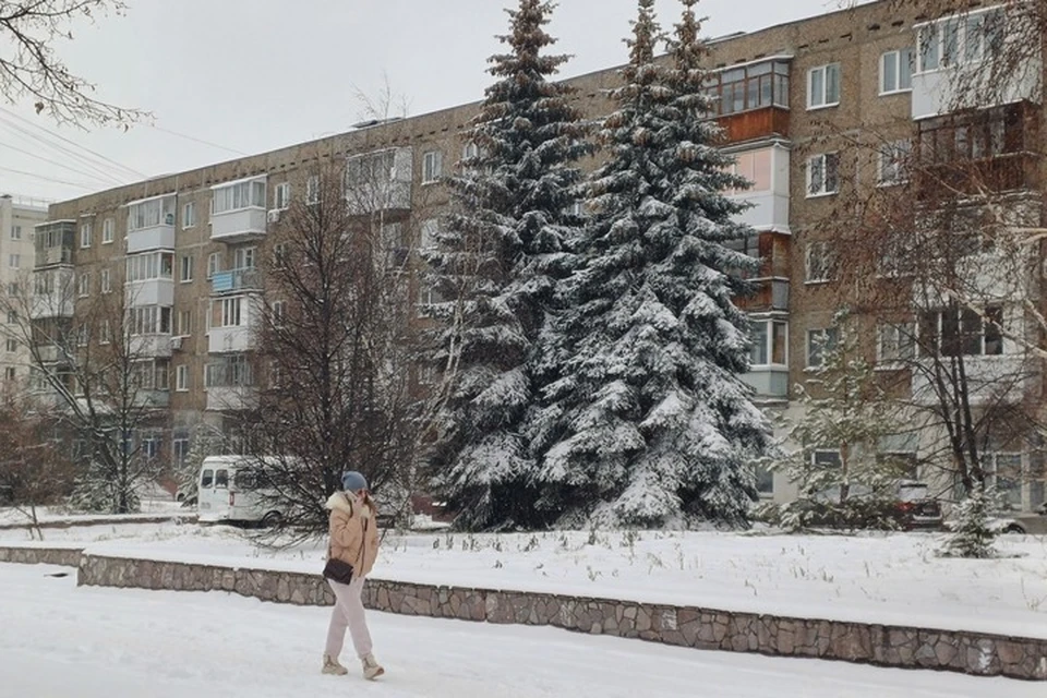 За ночь город превратился в снежную новогоднюю открытку