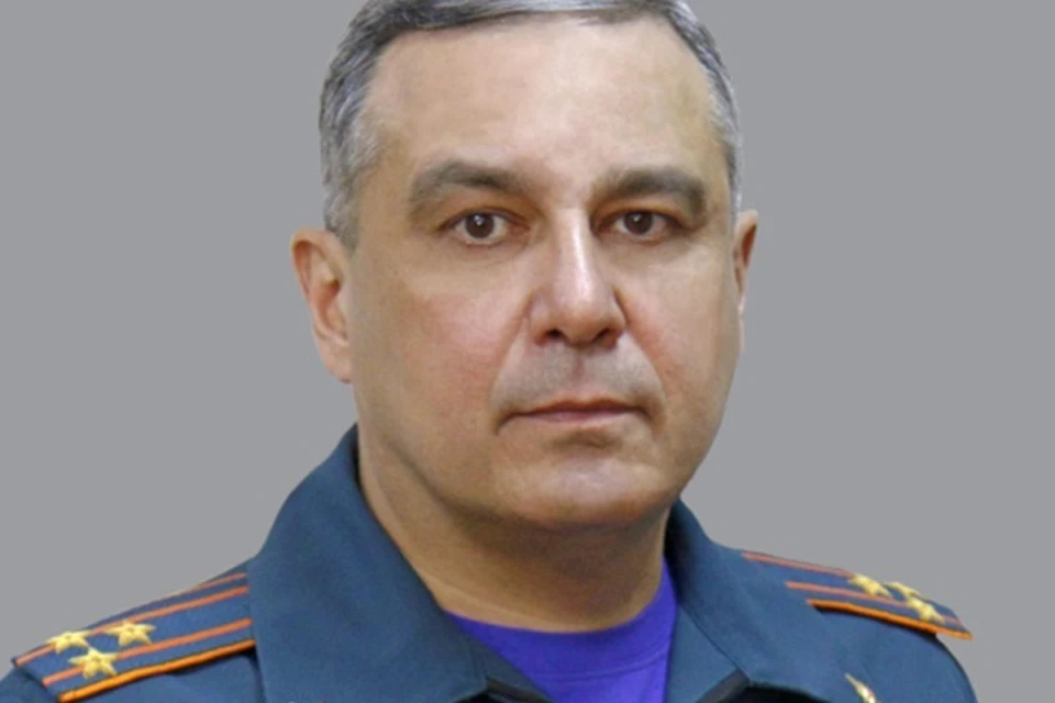 Ирек Кадамов родился в 1971 году в поселке Джалиль Сармановского района ТАССР.