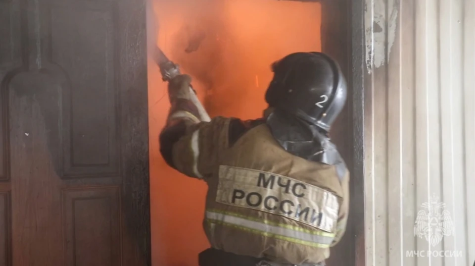 В доме обнаружены два тела погибших. Фото: МЧС России по РС (Я).