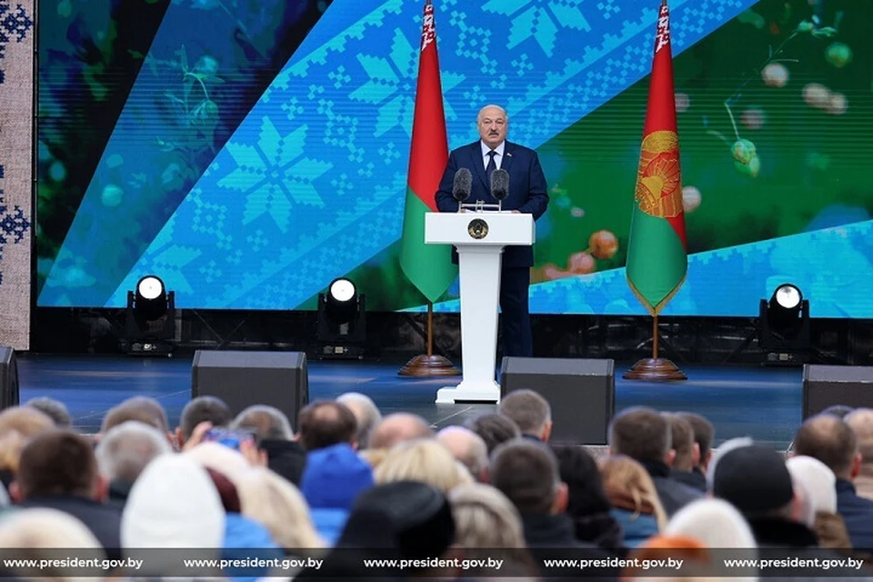 Лукашенко предлагает распространять опыт передовых хозяйств на всю Витебщину. Фото: president.gov.by.