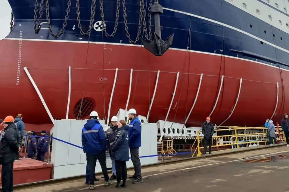 Новый рыболовный траулер спустили на воду в Петербурге. Фото: пресс-служба Комитета по промышленной политике, инновациям и торговле Петербурга.