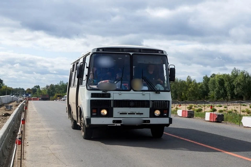 Конфликт произошел между водителем автобуса и пассажиркой с ребенком.