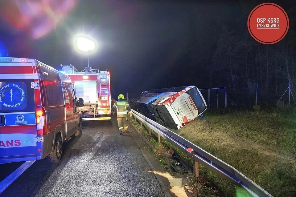 Шесть человек пострадали в ДТП со съехавшим в кювет белорусским автобусом в Польше. Фото: Social media page of Osp KSRG Łyszkowice.