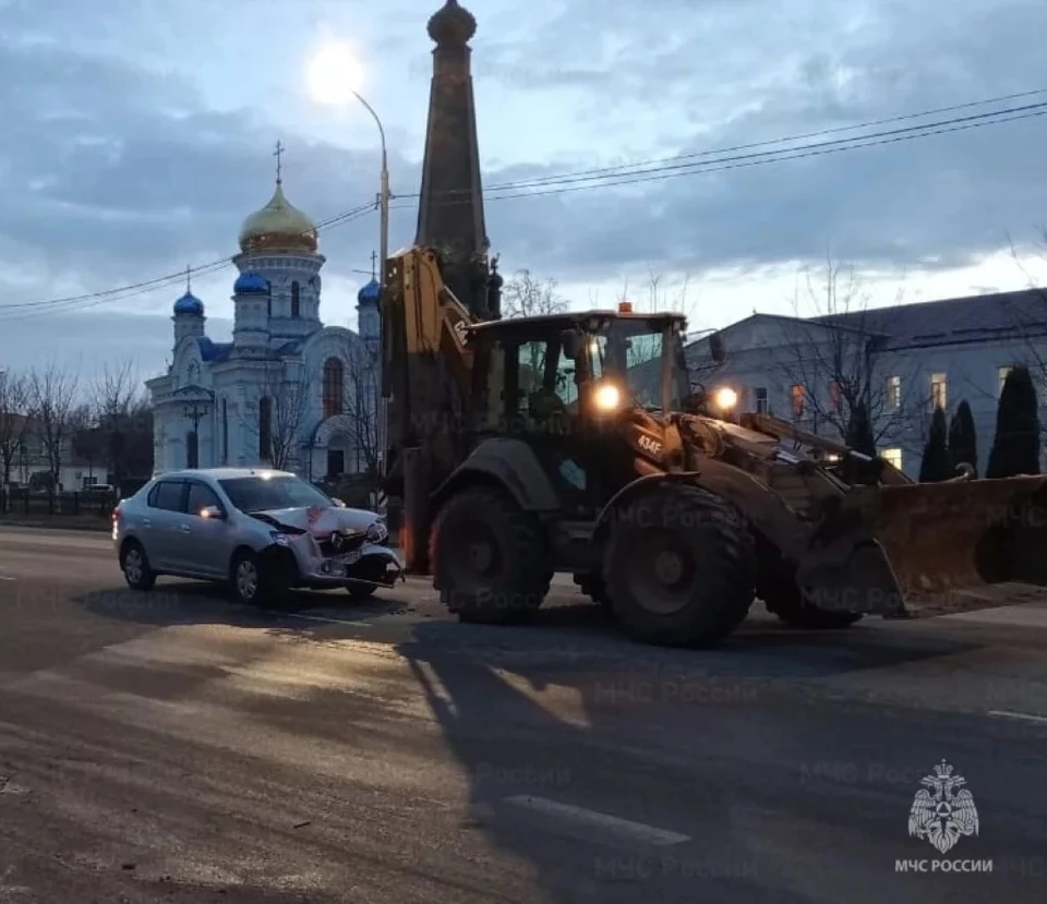 В Малоярославце «Рено» врезался в трактор