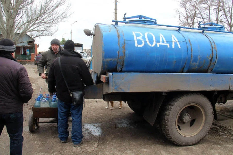 За неделю жителям ДНР подвезли более 1000 кубометров воды, еще 6000 в котельные. Фото (архив): МЧС ДНР