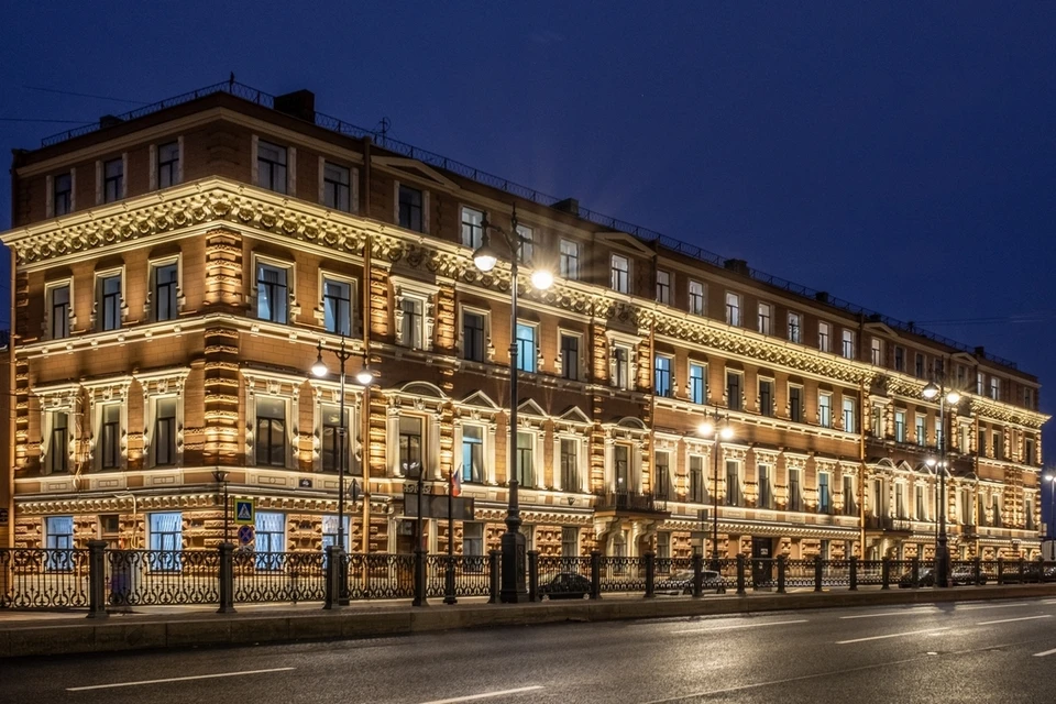 Доходный дом Кларка в центре Петербурга получил современную подсветку. Фото: gov.spb.ru