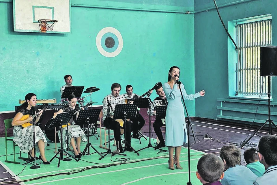 Донецкие артисты часто выступают в поселках республики.