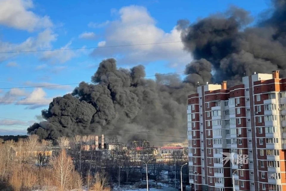 МЧС: В Екатеринбурге загорелся цех по производству полистирола. Фото: «КП-Екатеринбург»