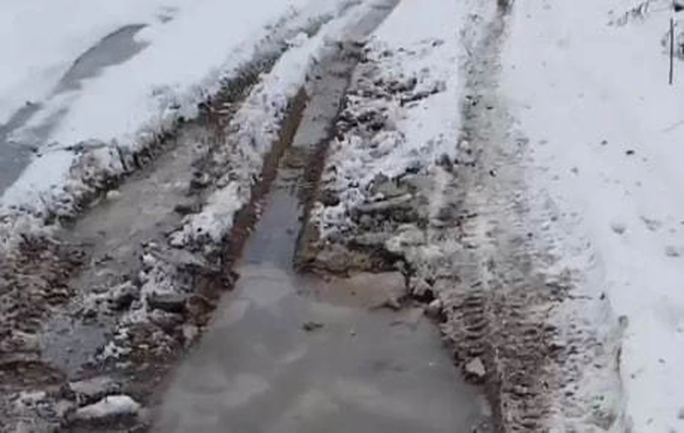 По дорогам трудно ходить даже пешком.