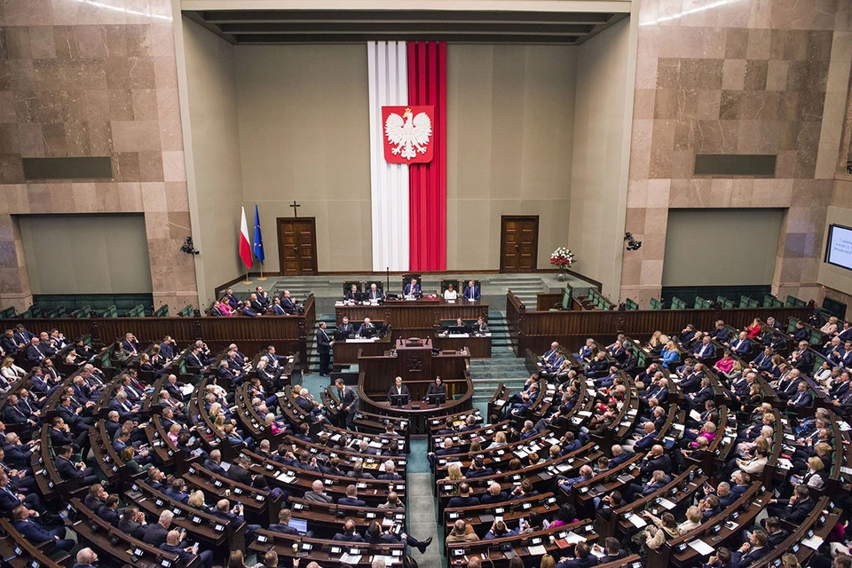 В Польше депутаты оппозиционной партии «Право и справедливость» (ПиС), к которой принадлежит, на минуточку, действующий президент Польши Анджей Дуда, внесли в сейм законопроект «о запрете пропаганды бандеровских символов».