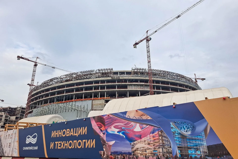 Мэр Москвы Сергей Собянин сообщил в прямом эфире телеканалов «ТВ Центр» и «Москва 24», что спорткомплекс "Олимпийский" может быть открыт в 2026 году – начале 2027 года.