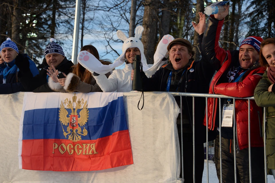 Горячий чай зрители Гонки чемпионов в Рязани 2025 вынуждены будут только покупать на стадионе. С собой проносить термосы запрещено.