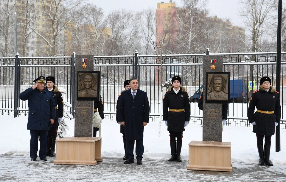 На церемонии открытия памятных стел...