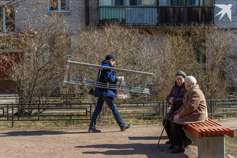 Пенсии в Беларуси в 2025 году поднимутся и для тех пожилых, кто уже не работает, и для тех, кто продолжает трудиться. Фото носит иллюстративный характер.