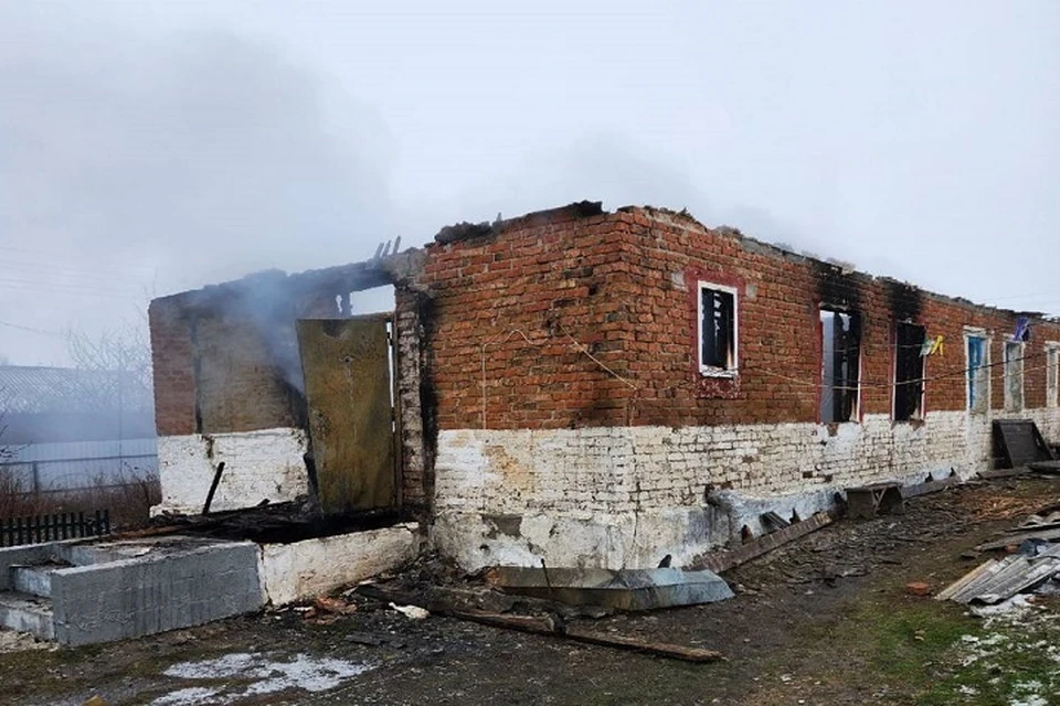 Хозяин дома успел спастись. Фото: пресс-служба ГУ МЧС России по Ростовской области