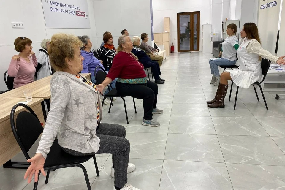 Зарядка в Штабе общественной поддержки. Фото предоставлено Центром общественного здоровья