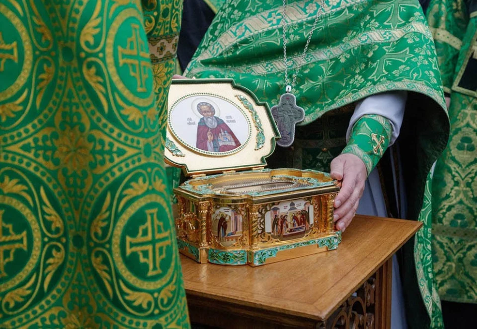 Частицы Честного и Животворящего Креста Господня и святых мощей передали в Алексин Тульской области