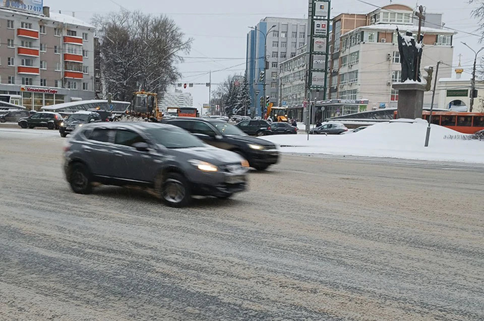 Девятибалльные пробки возникли из-за снегопада в Нижнем Новгороде 18 декабря.