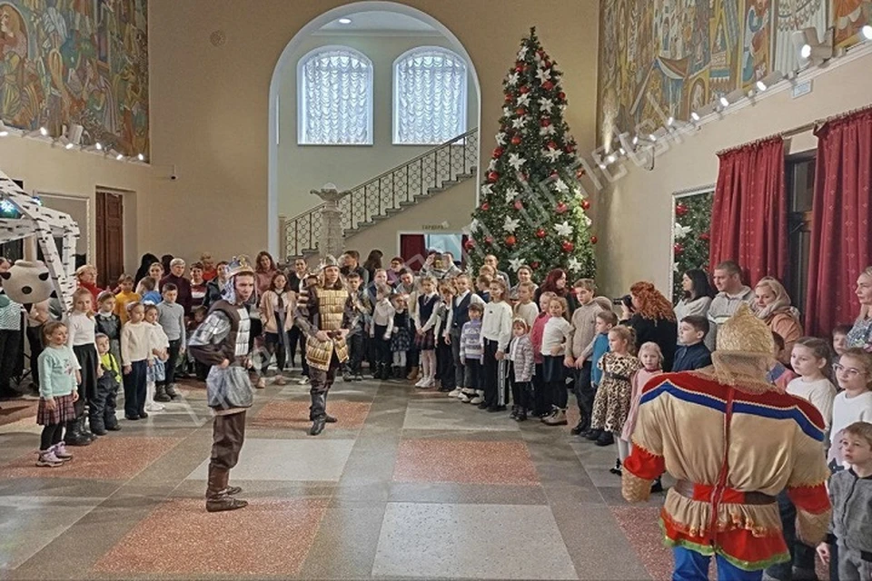 В Донецке провели концерты для детей в честь Дня Святого Николая. Фото: ТГ/Кулемзин