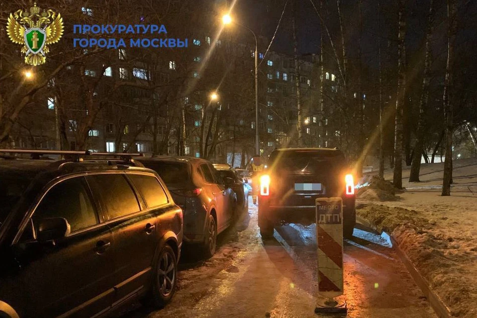 В столице 12-летняя девочка скатилась со снежной горки и угодила прямо под машину
