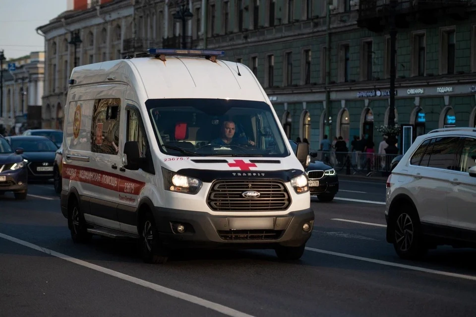 Двое подростков попали в реанимацию в Петербурге с отравлениями.