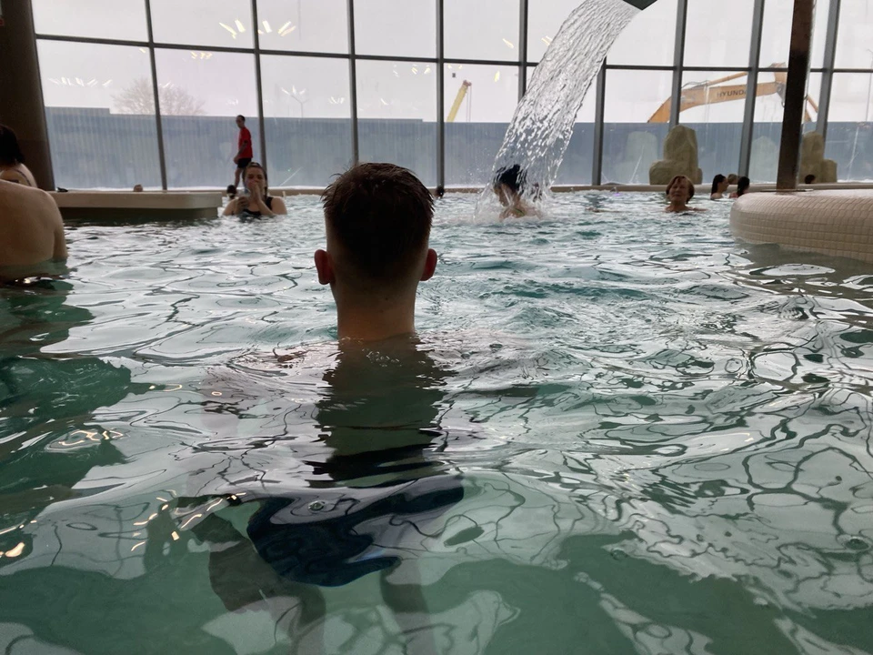 Деятельность бассейна временно прекращена в связи с обнаруженными нарушениями санитарных норм.