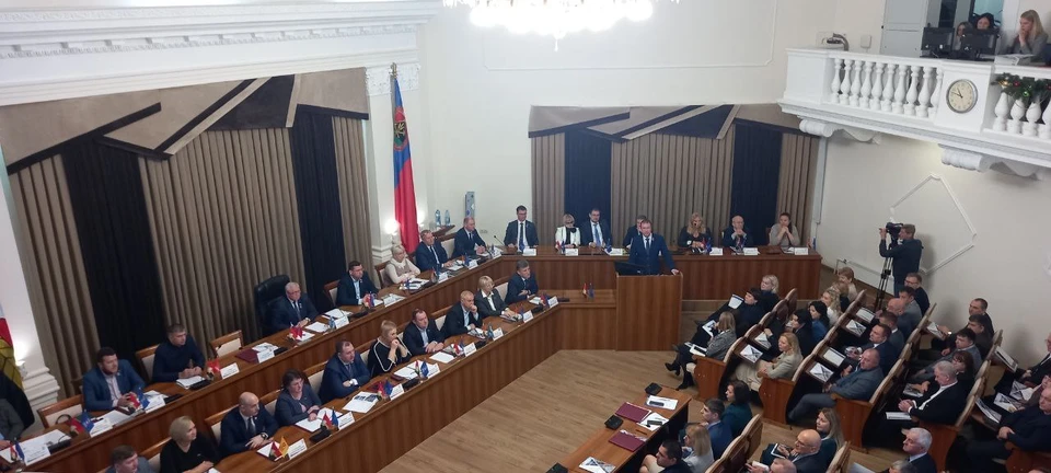 Дмитрий Анисимов на ежегодном отчете перед горсоветом.
