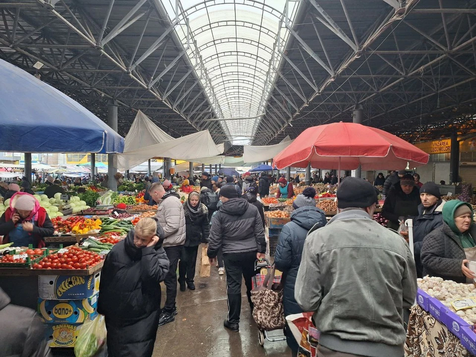 На Центральном рынке Кишинева перед Новым годом растут продажи.