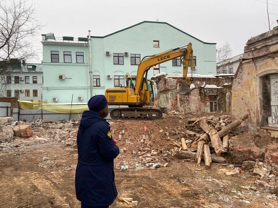 На место сноса дома выезжала прокурор Центрального района Твери. Фото: прокуратура Тверской области