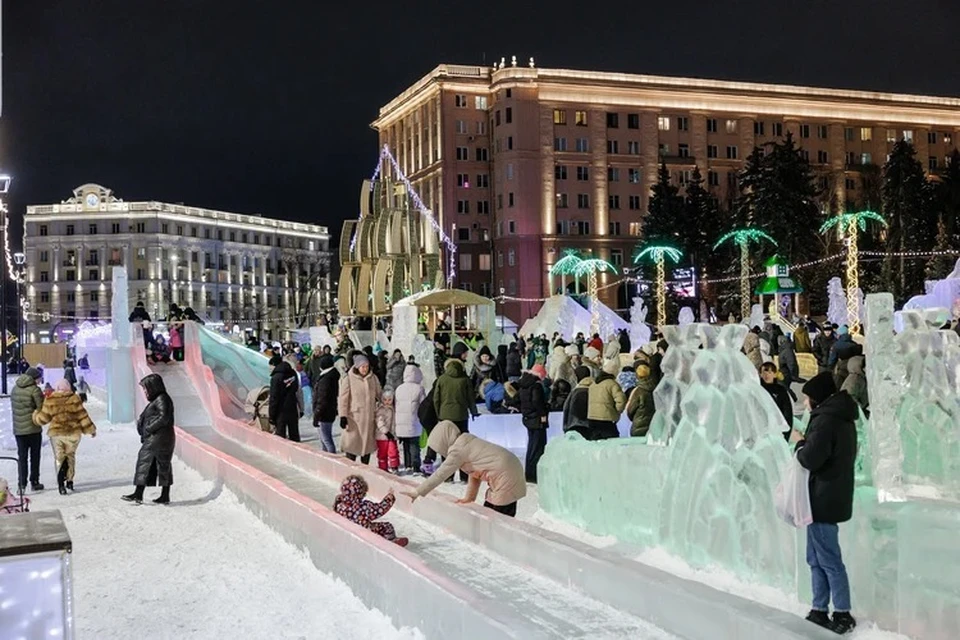 Покататься на горках в ледовом городке пока что не получится