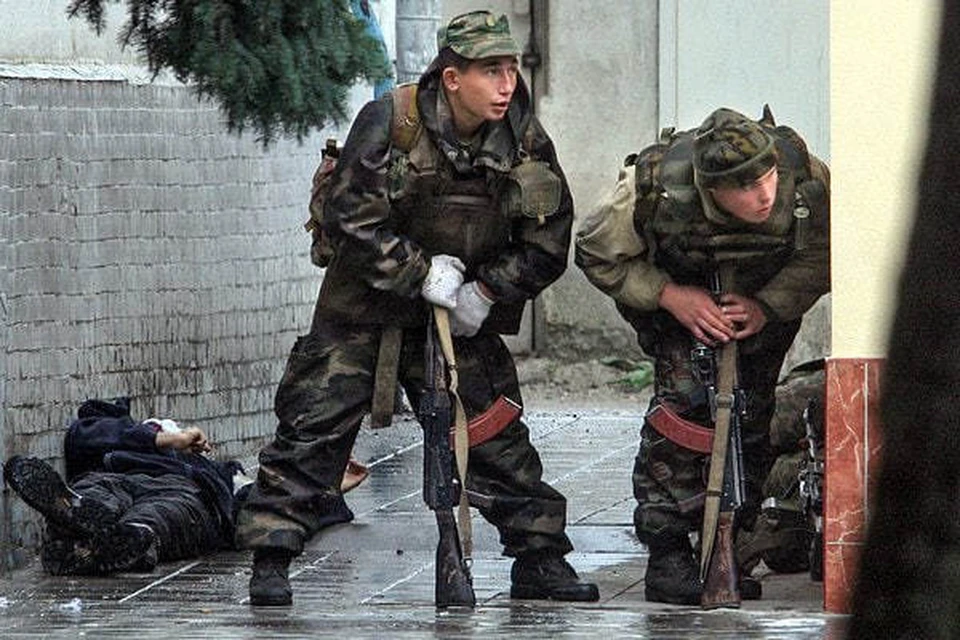 В Дагестане почтили память жертв теракта 1996 года в Кизляре. Фото: Валерий Матыцин / ТАСС