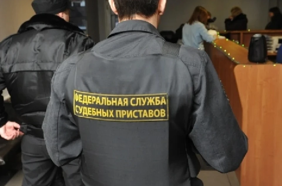 Приставы привлекли к ответственности должницу.