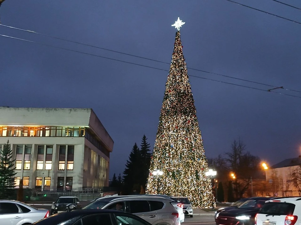 В Калуге елка на Старом Торге останется