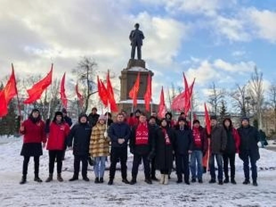 Самарцы почтили память Ленина. Фото: пресс-служба Самарского обкома КПРФ