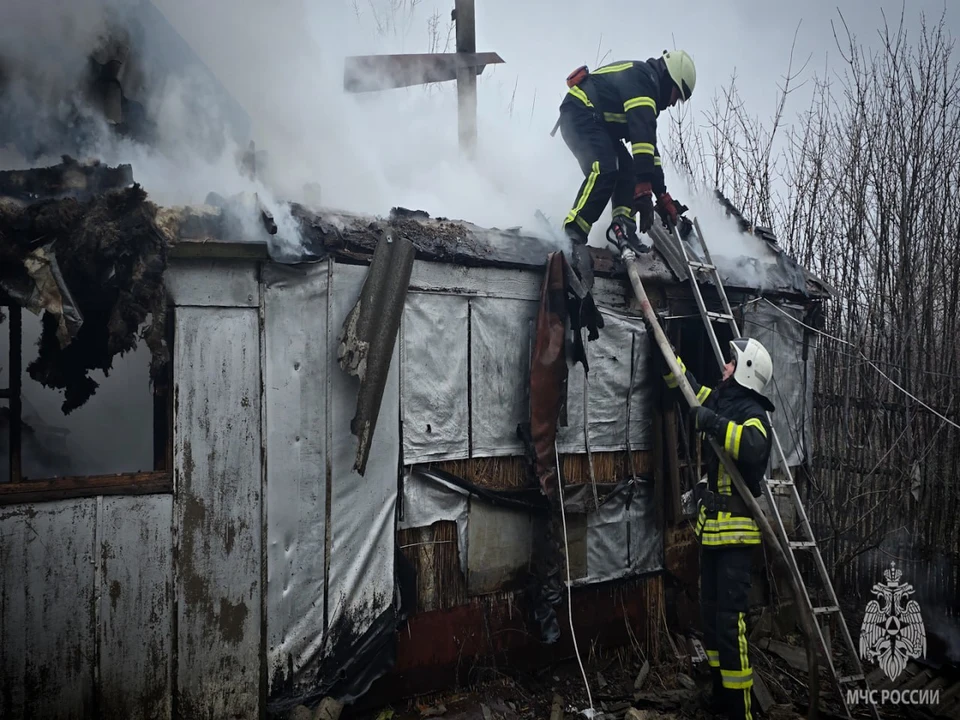 Причиной возгорания стало замыкание электропроводки. ФОТО: МЧС России