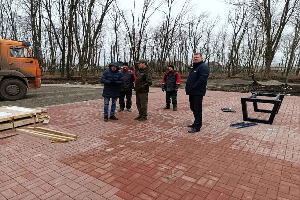 В Волновахском округе ДНР продолжают восстановление Летнего парка. Фото: ТГ/Зинченко